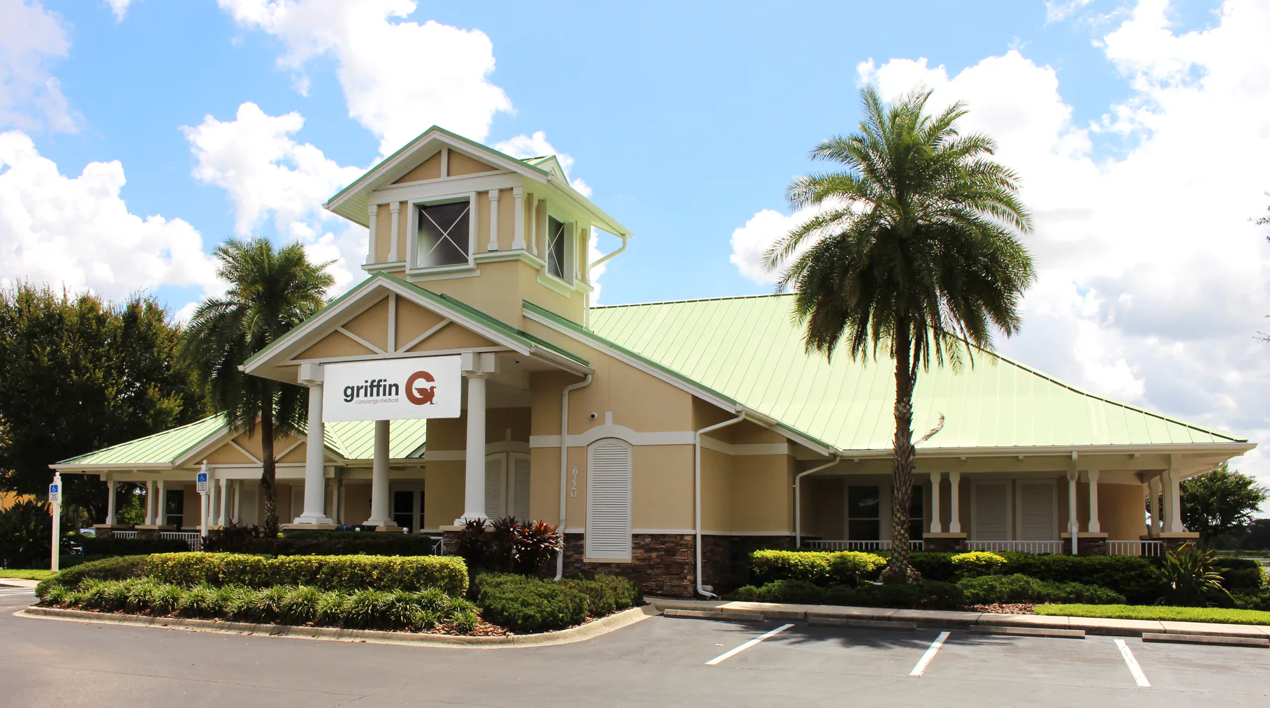 The front entrance of Griffin Concierge Medical at 6220 University Parkway in Lakewood Ranch, Sarasota